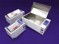 Bagnomaria digitale mod. WB40 con pompa, temp. range +5°C(amb) +85°C, vasca in acciaio inox, capacità 40 litri, display digitale a LED, termostato di sicurezza, pompa di ricircolo integrata, kit svuotamento vasca, coperchio incernierato 