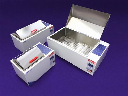 Bagnomaria digitale mod. WB40 con pompa, temp. range +5°C(amb) +85°C, vasca in acciaio inox, capacità 40 litri, display digitale a LED, termostato di sicurezza, pompa di ricircolo integrata, kit svuotamento vasca, coperchio incernierato 