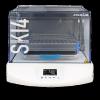 Agitatore da banco incubato a movimento orbitale mod. SKI4, ampio display LCD retroilluminato, velocità regolabile 40...300rpm, temperatura range +5°Camb...+60°C, piattaforma univesrale con supporto a molle dim.350x350mm, ampia cupola trasparente